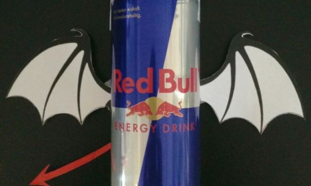 Red Bull bị buộc bồi thường vì quảng cáo quá lố